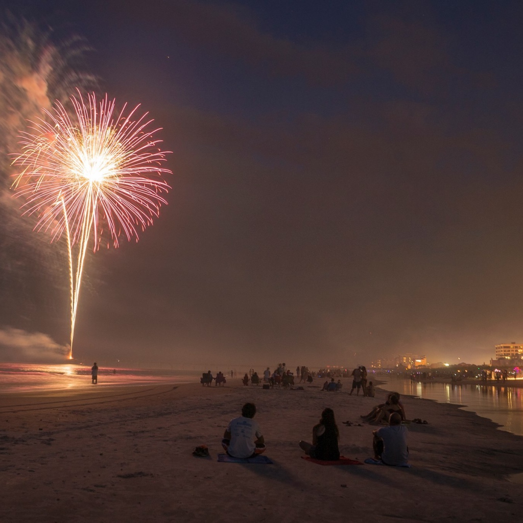 Фейерверк на пляже в Джэксонвилле, Флорида