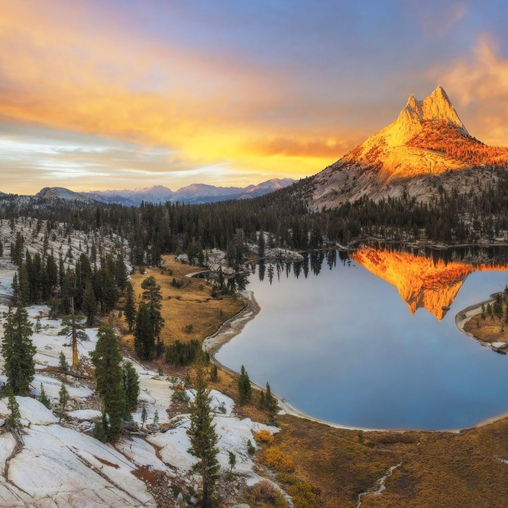 Золотая скала над озером, Калифорния