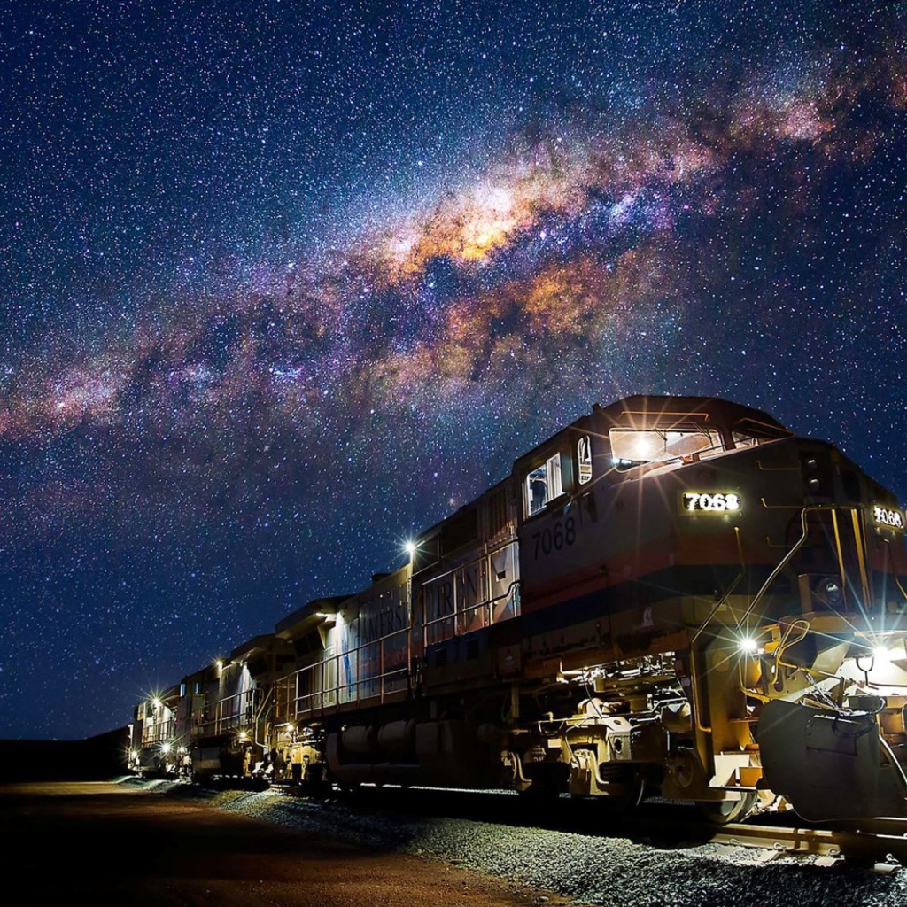 Ночной поезд под звездами