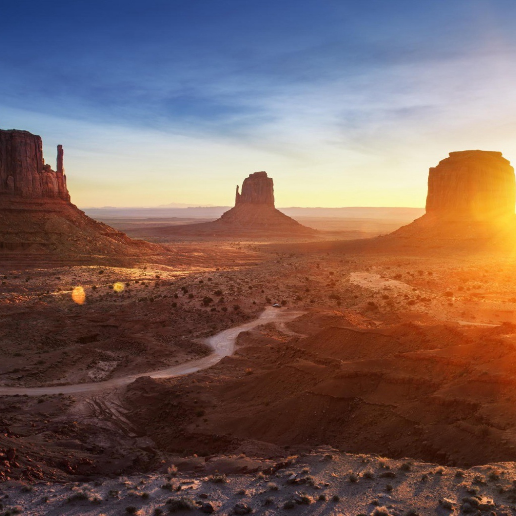 Восход солнца в Долине монументов