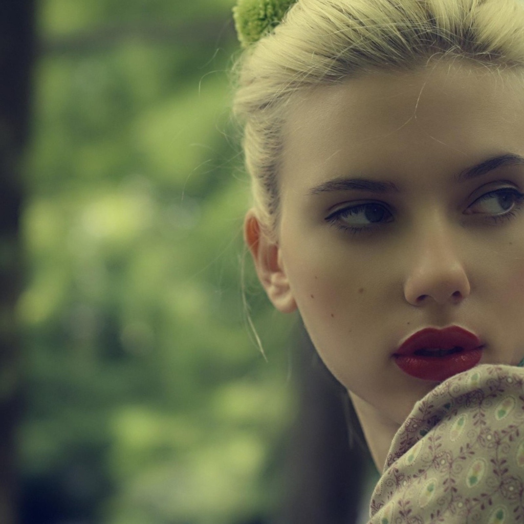 Актриса Скарлетт Йоханссон в гриме