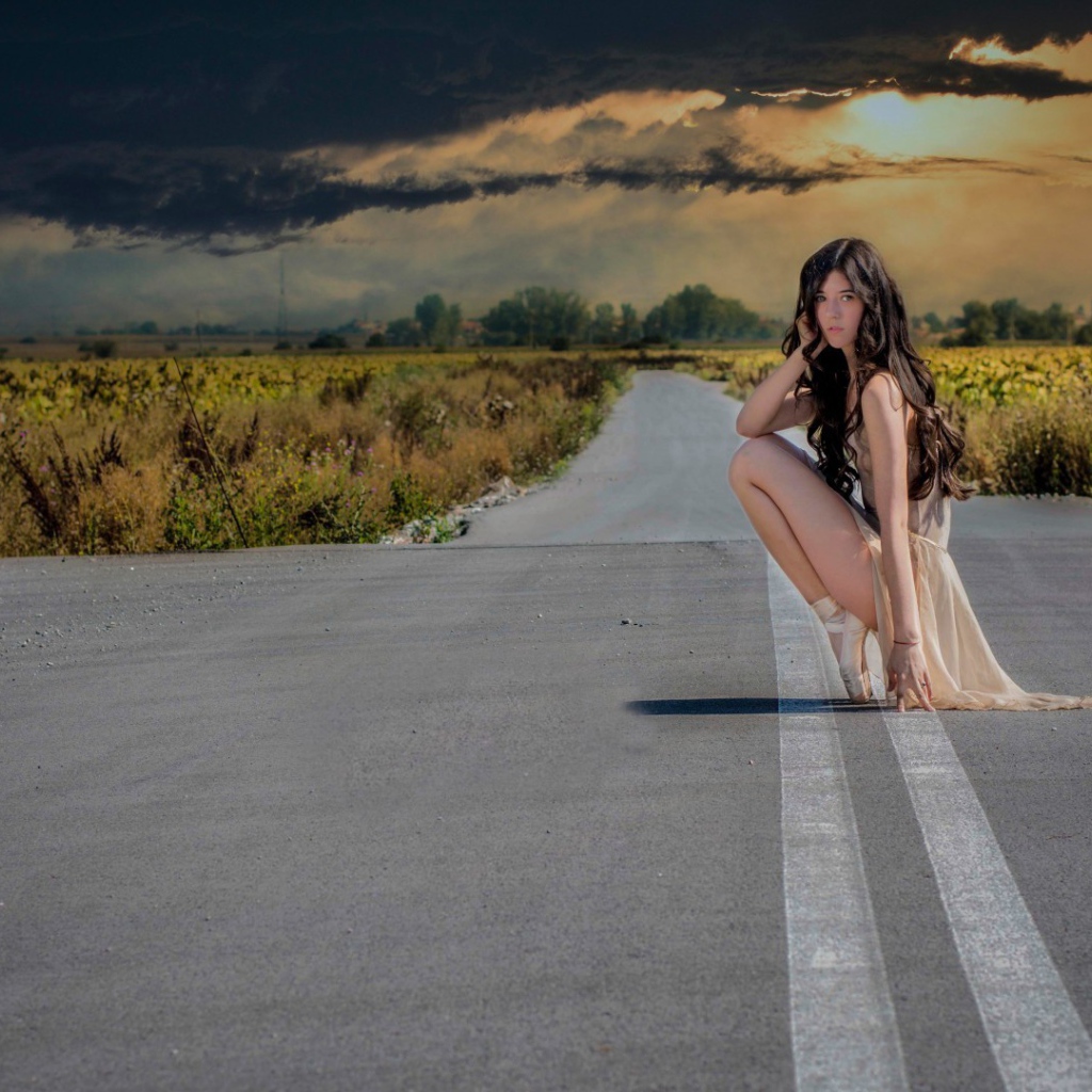 Балерина на дорожной разметке