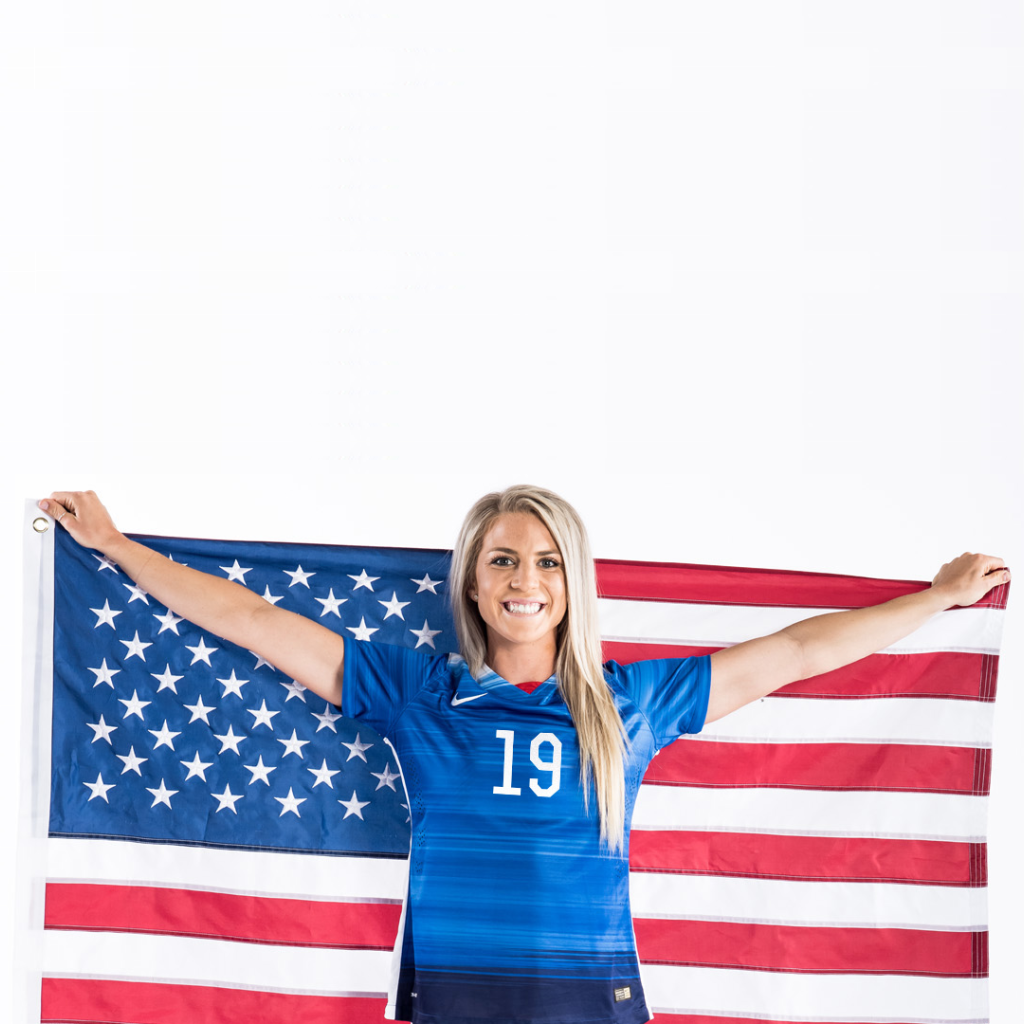 Девушка спортсмен Джули Джонстон с флагом США