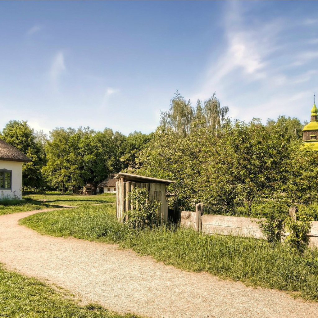 Музей народной архитектуры и быта под Киевом