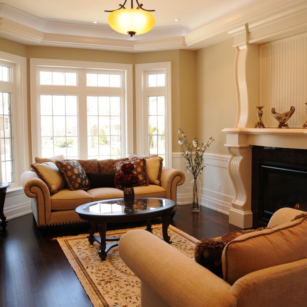 Комната с камином и креслом