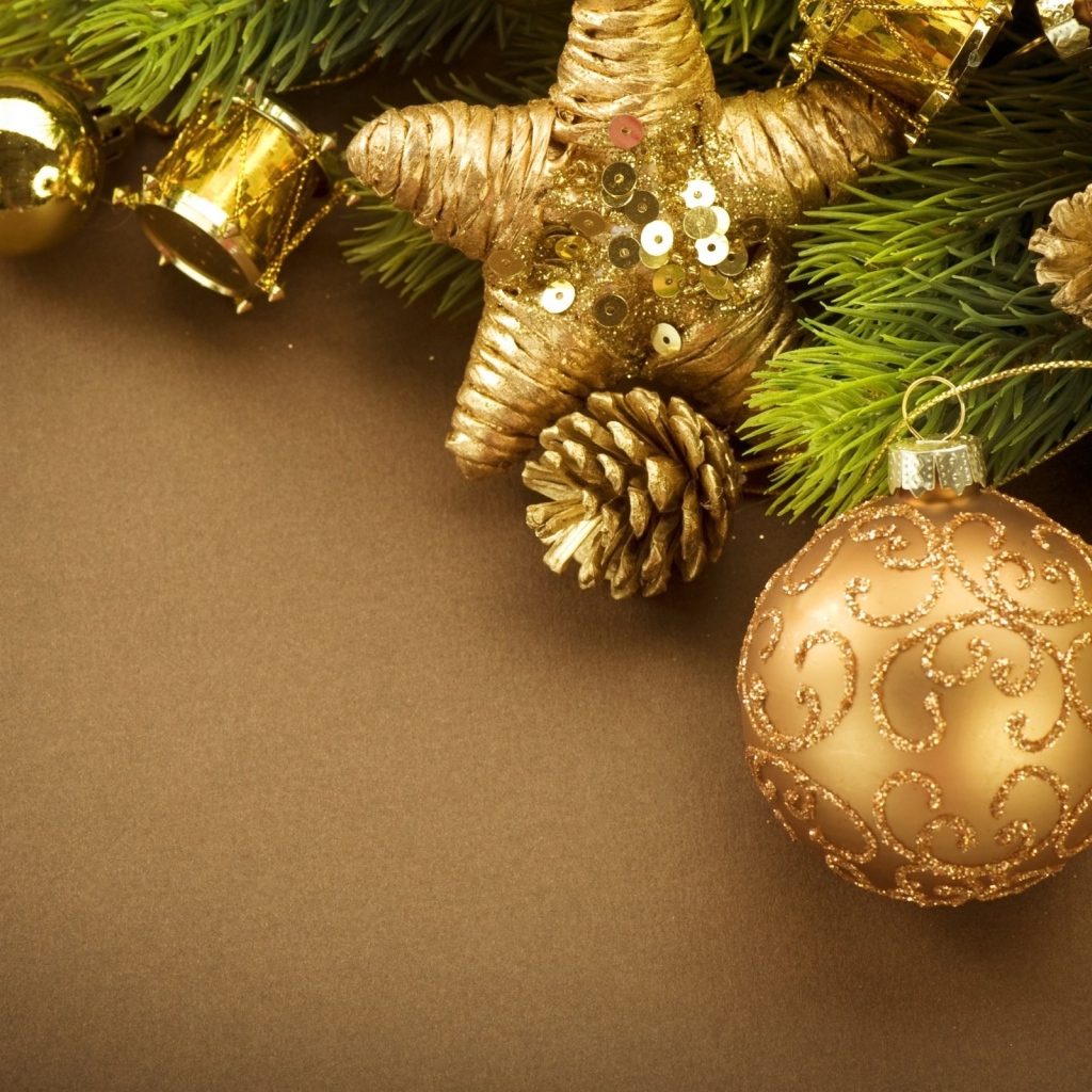 Золотые украшения на Новый год 2017