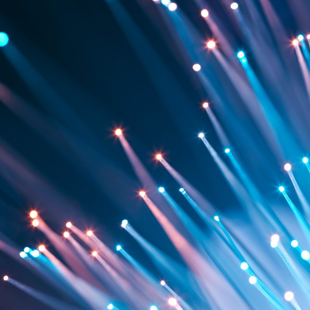 Светящиеся абстрактные разноцветные лучи 