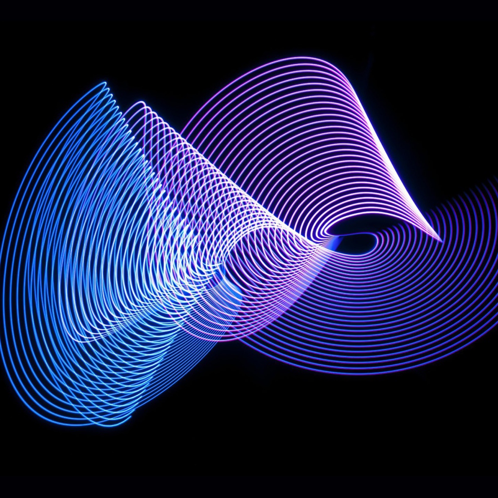 Фиолетовые абстрактные волны на черном фоне