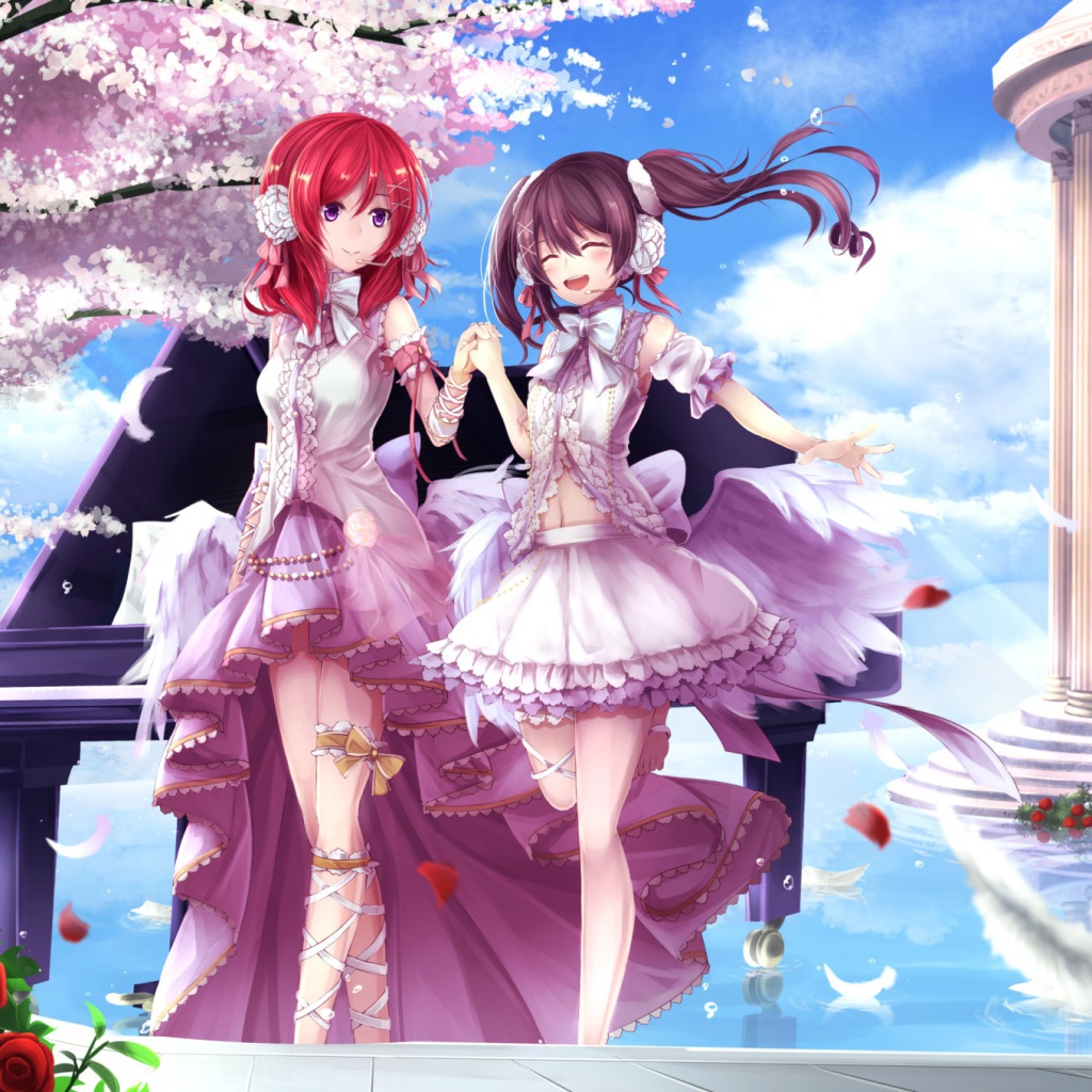 Девушки в розовых платьях Maki Nishikino и Yazawa Nico аниме Love Live! 