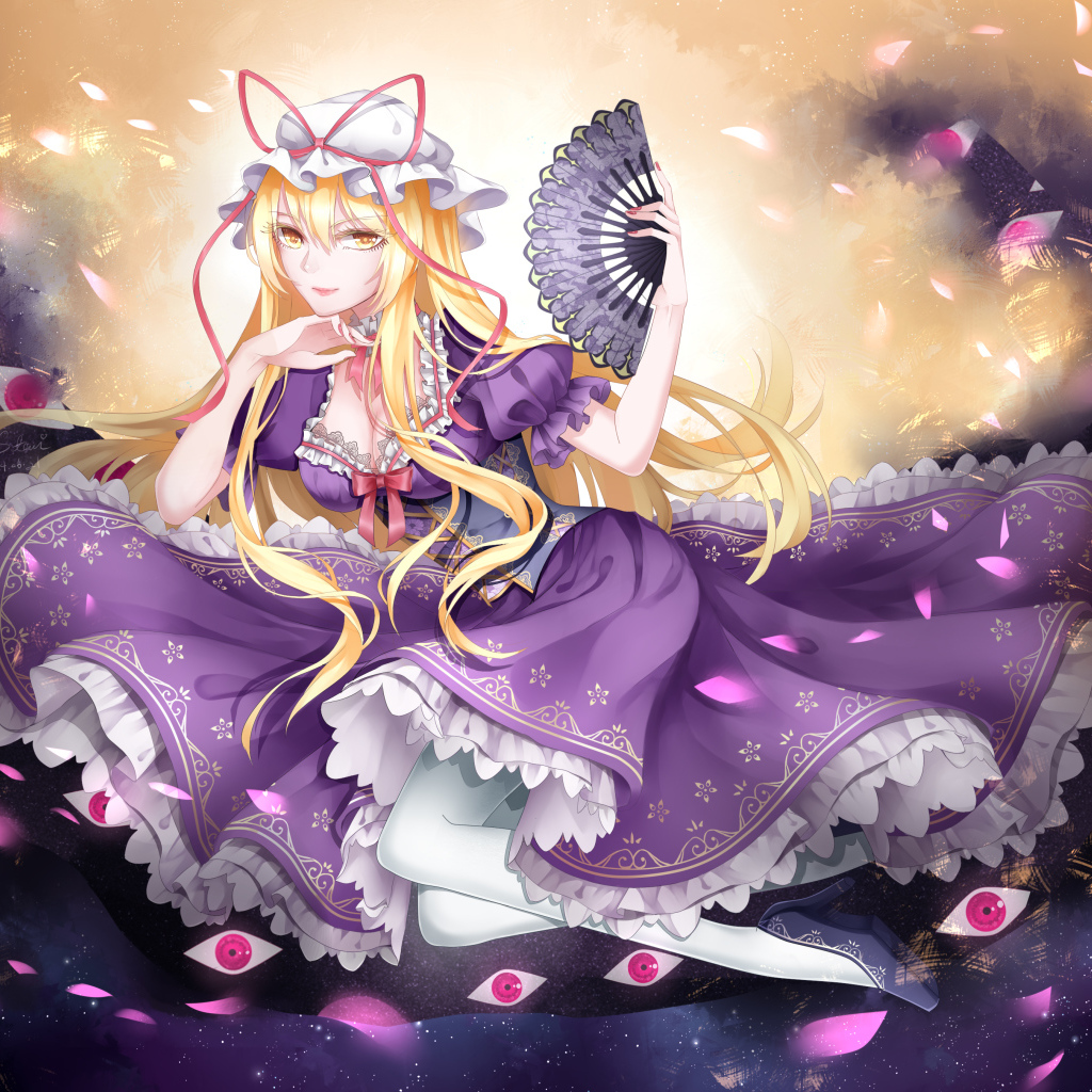 Девушка в красивом платье Юкари Якумо аниме Тохо