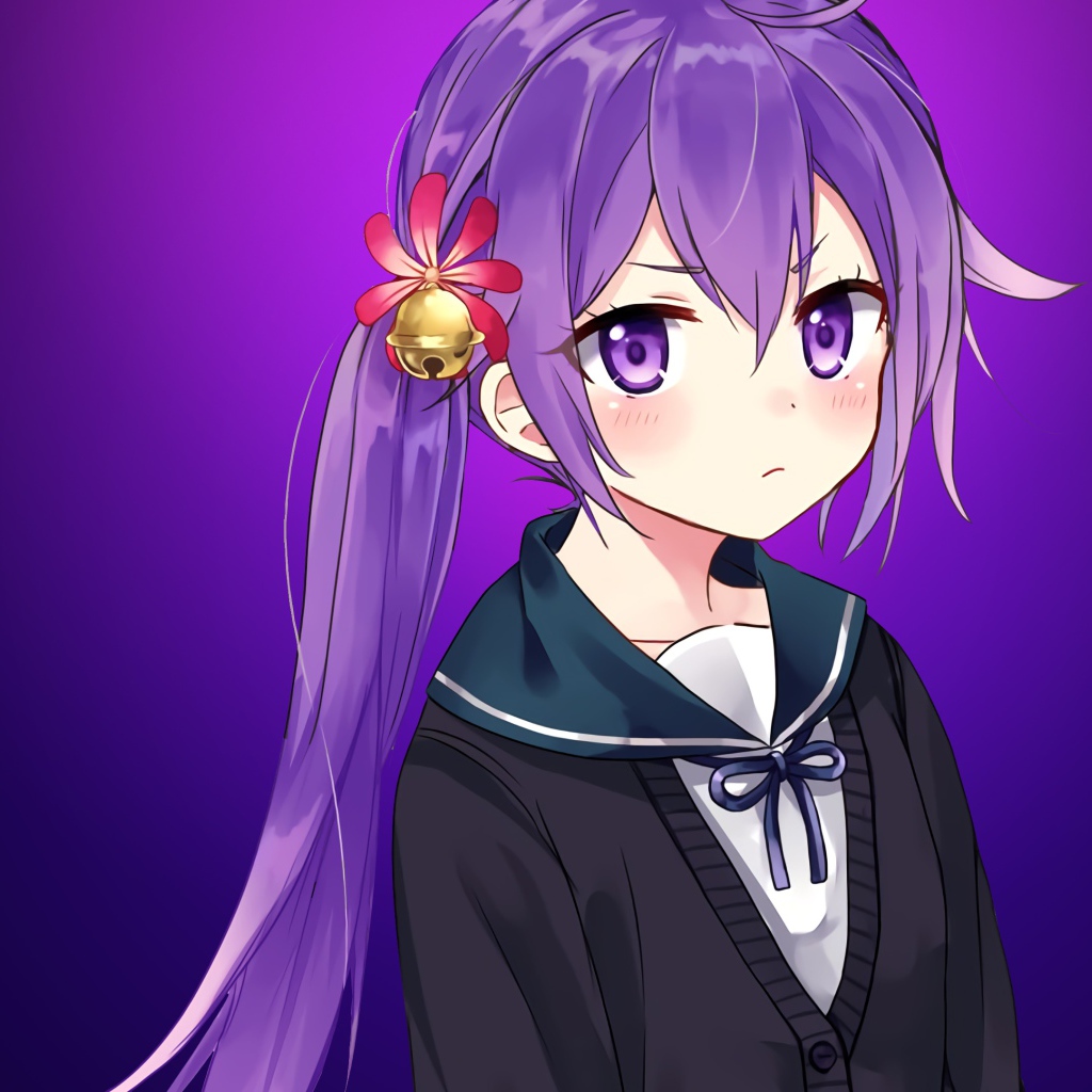 Девушка аниме с фиолетовыми волосами 