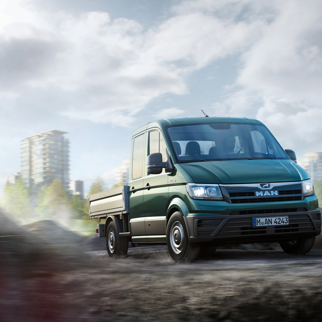 Зеленый пикап MAN TGE 3.140 Crew Cab, 2017 