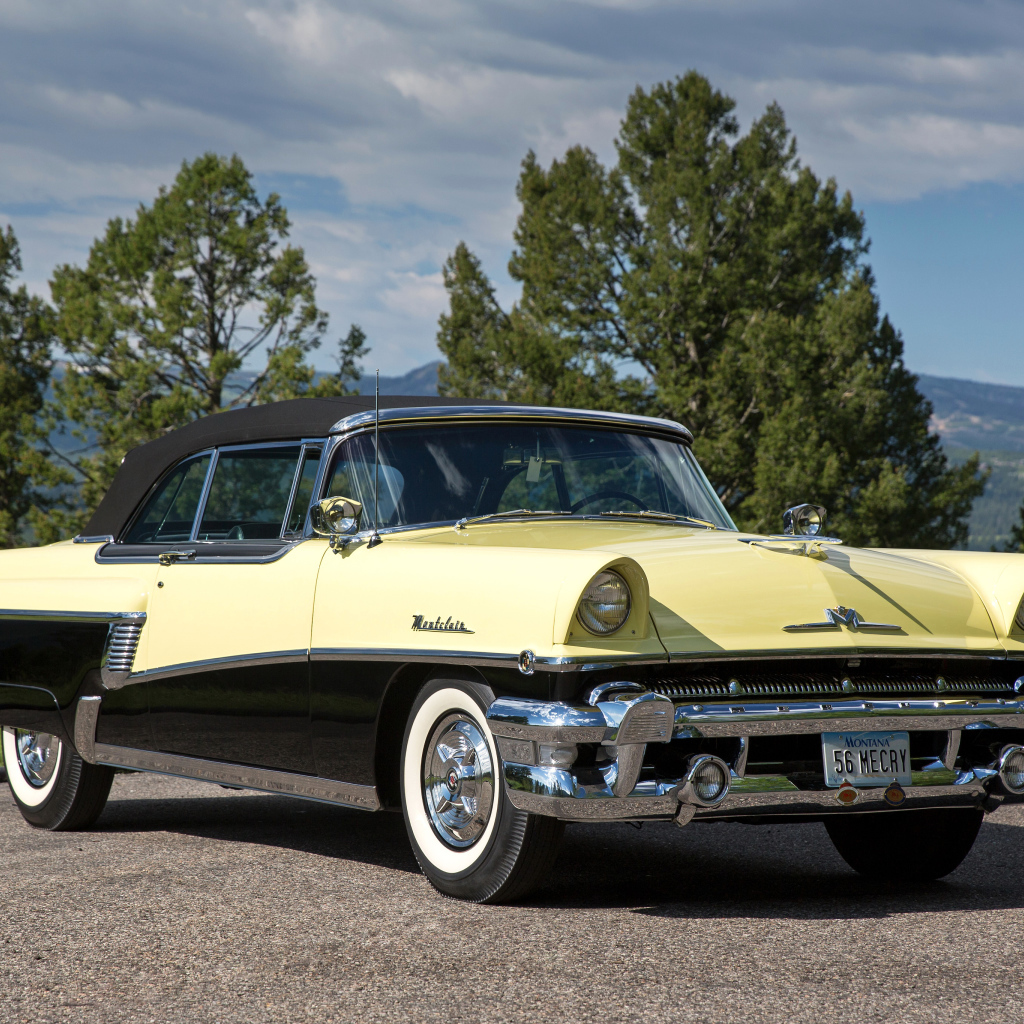 Ретро автомобиль Mercury Montclair Convertible 1956 года