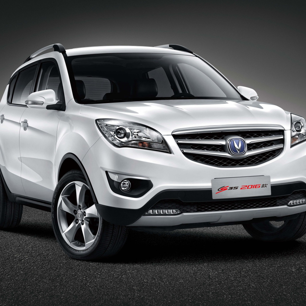 Белый китайский автомобиль Changan CS35