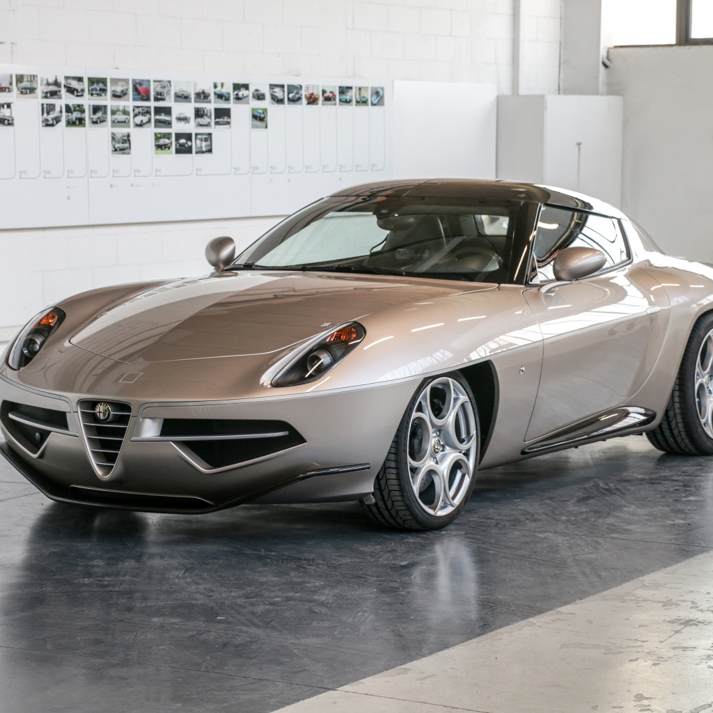 Стильный автомобиль Alfa Romeo Disco Volante, 2017 