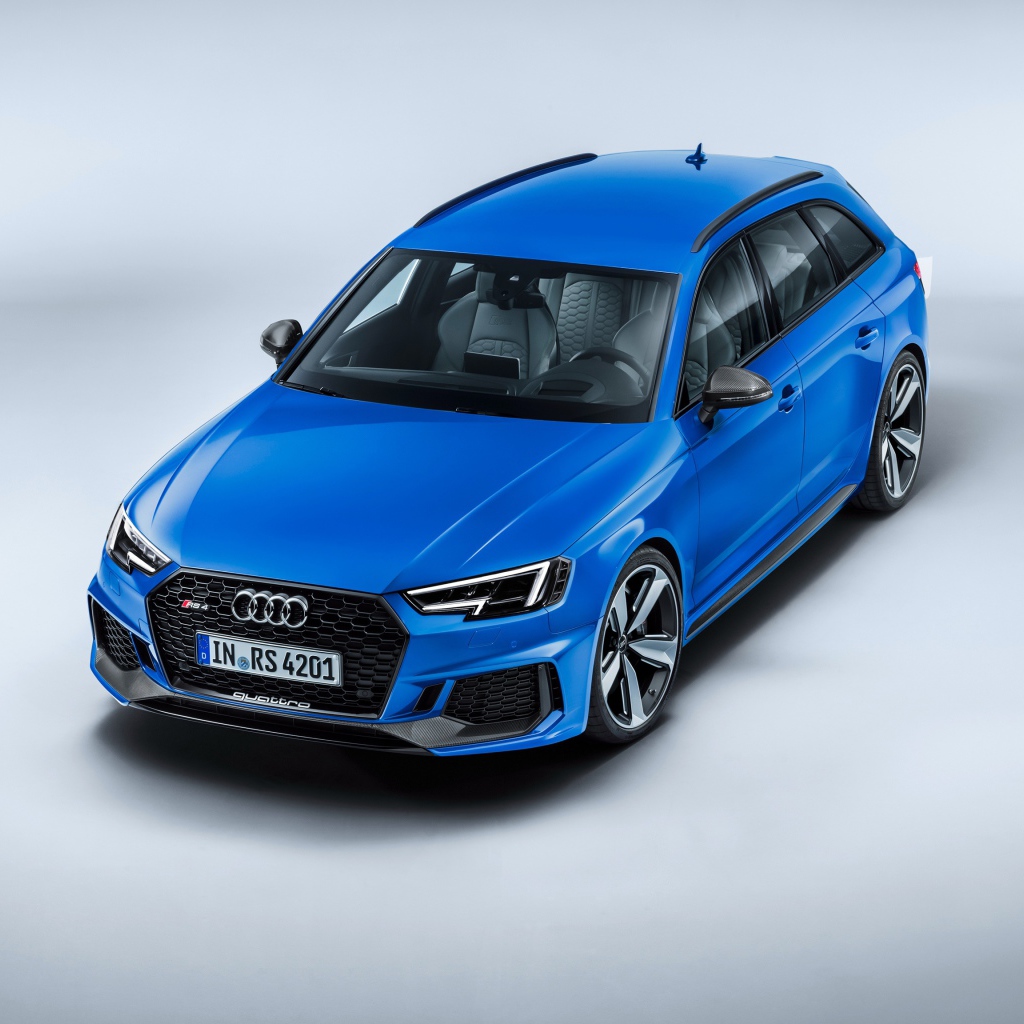 Автомобиль Audi RS4 цвет голубой металлик
