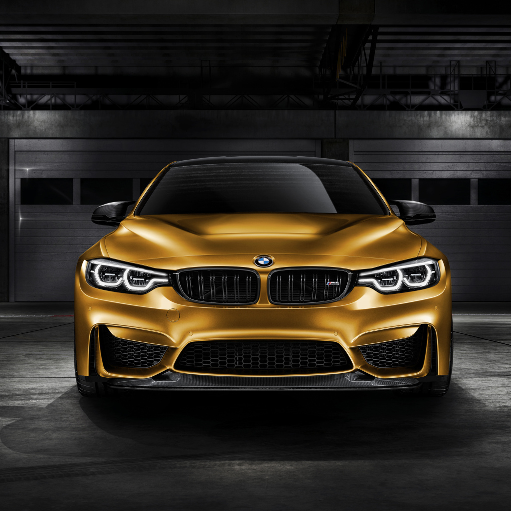 Автомобиль  BMW M4 GTS, 2018 вид спереди