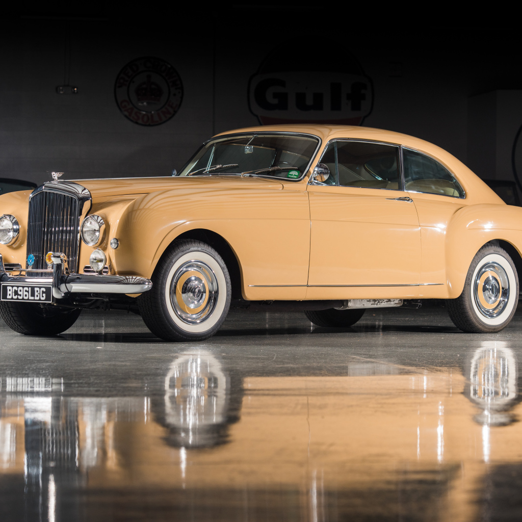 Ретро автомобиль Bentley S1 Continental Sports Saloon by Mulliner LHD 