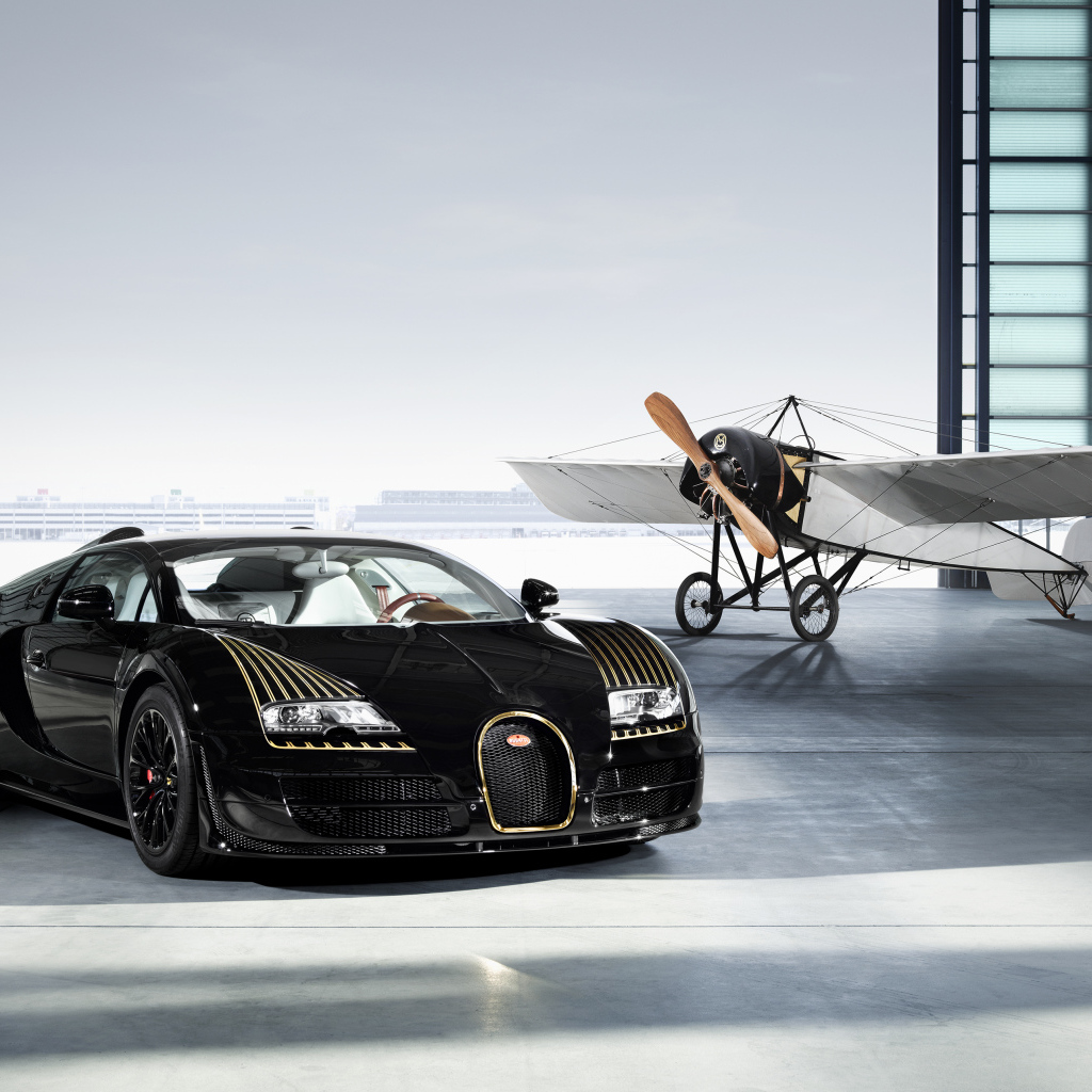Черный автомобиль Bugatti Veyron Grand Sport Vitesse Black Bess в ангаре