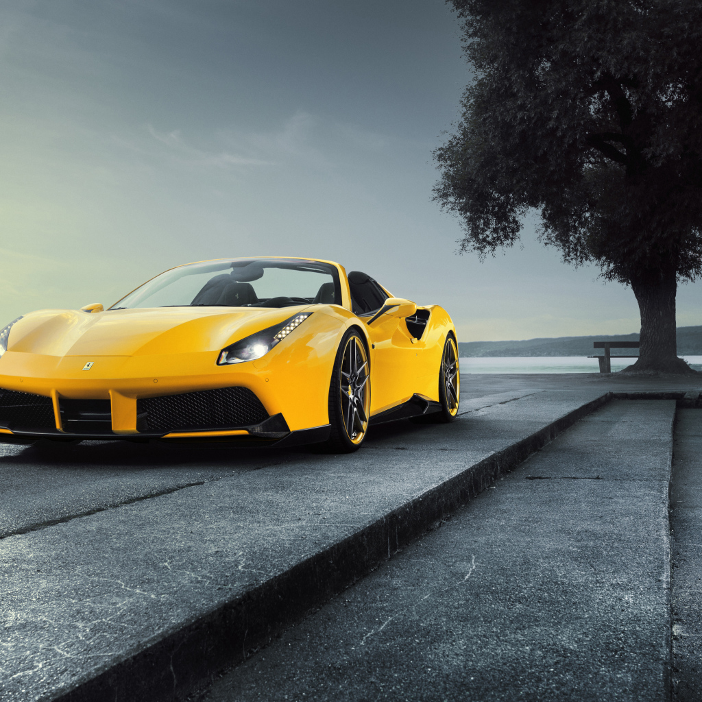 Желтый спортивный автомобиль Ferrari Spider Rosso Novitec 488 