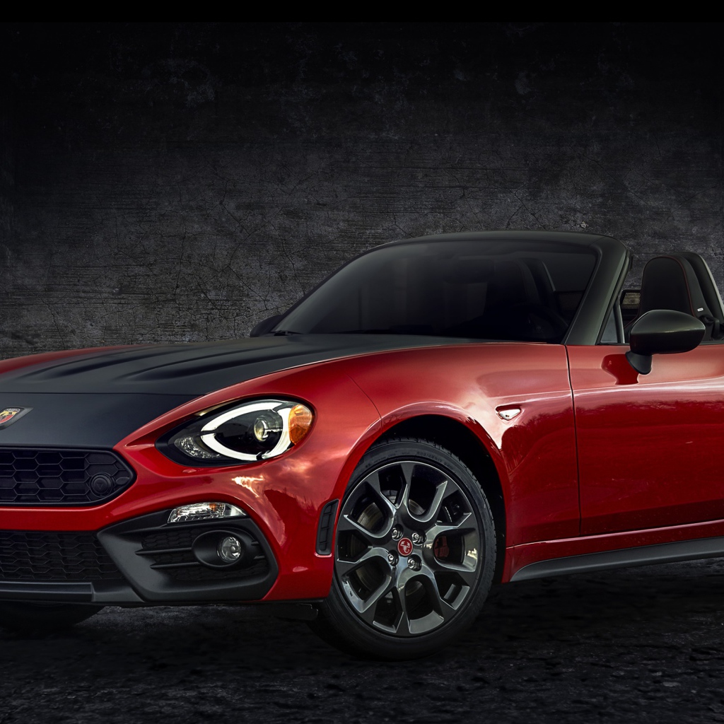 Красный кабриолет Fiat 124 Spider Abarth, 2017