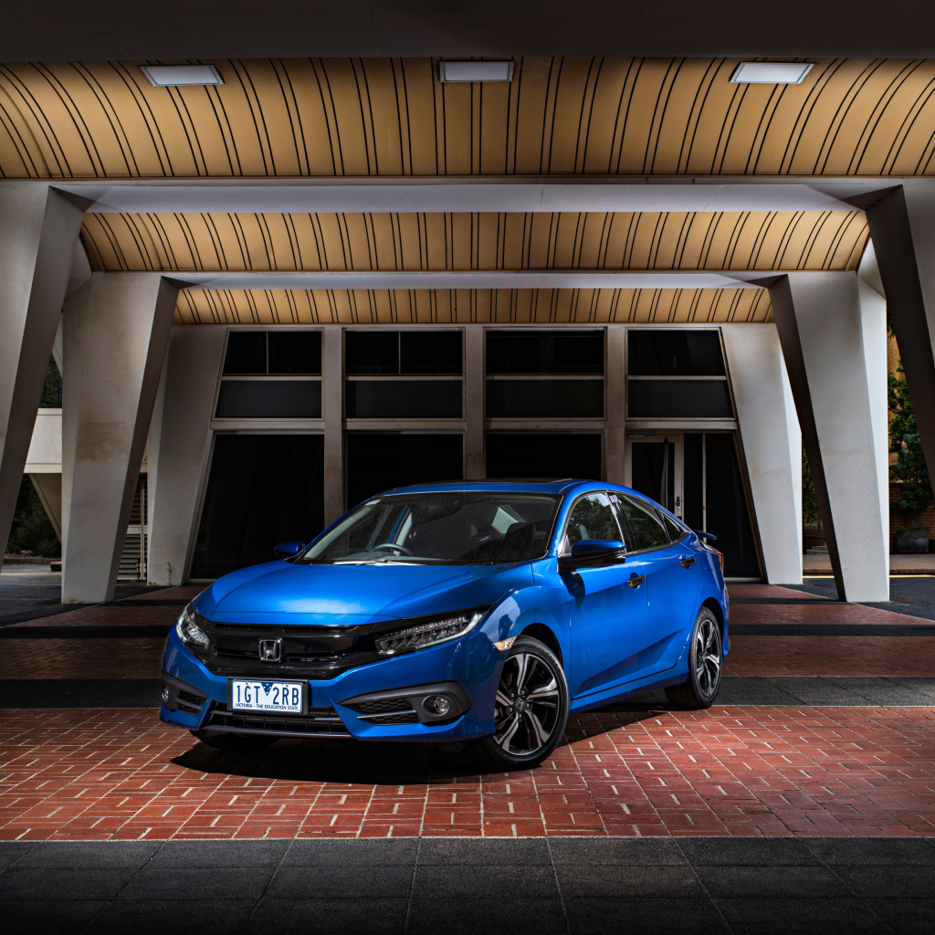 Синий спортивный автомобиль Honda Civic Type R