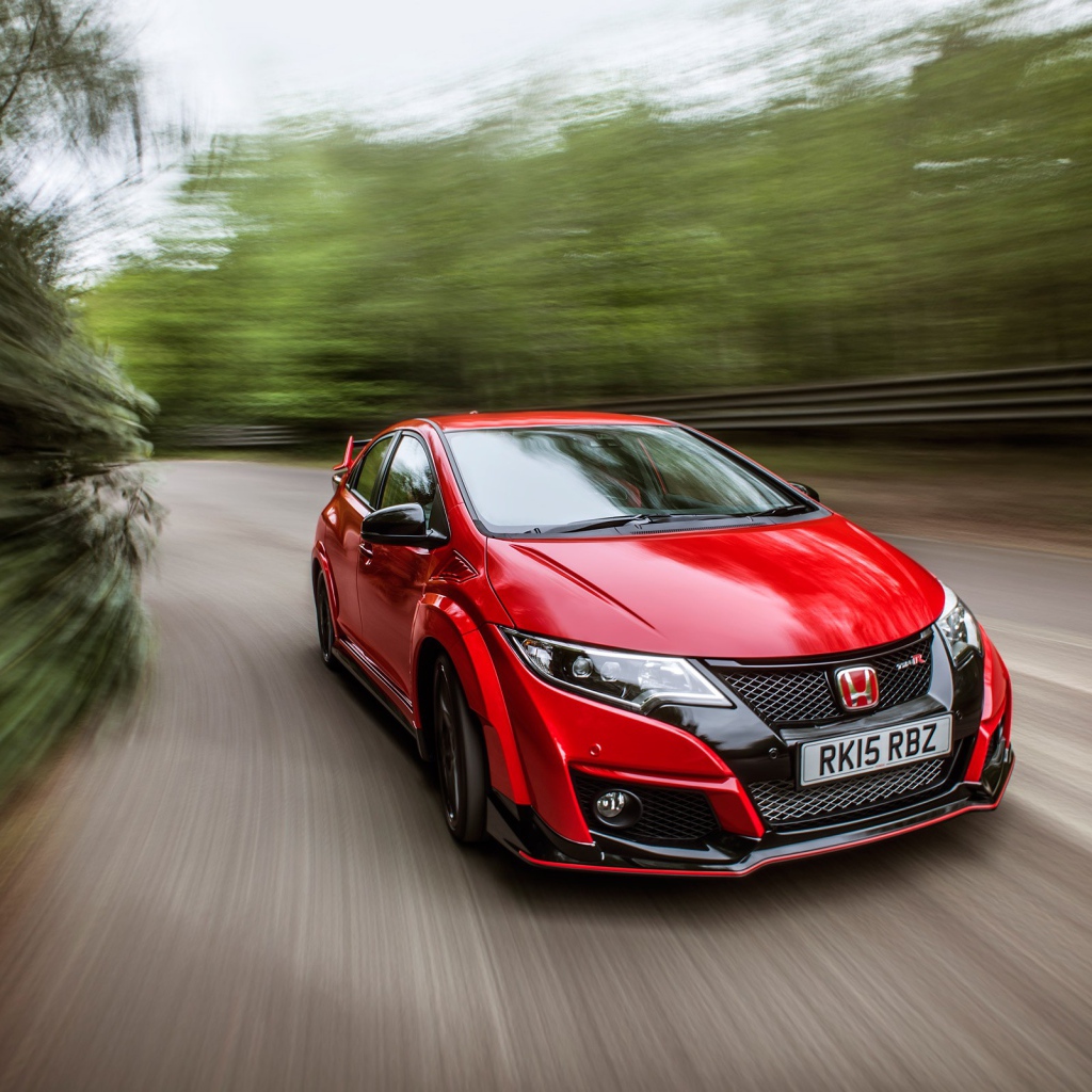 Красный автомобиль Honda Civic,  2017 на трассе 