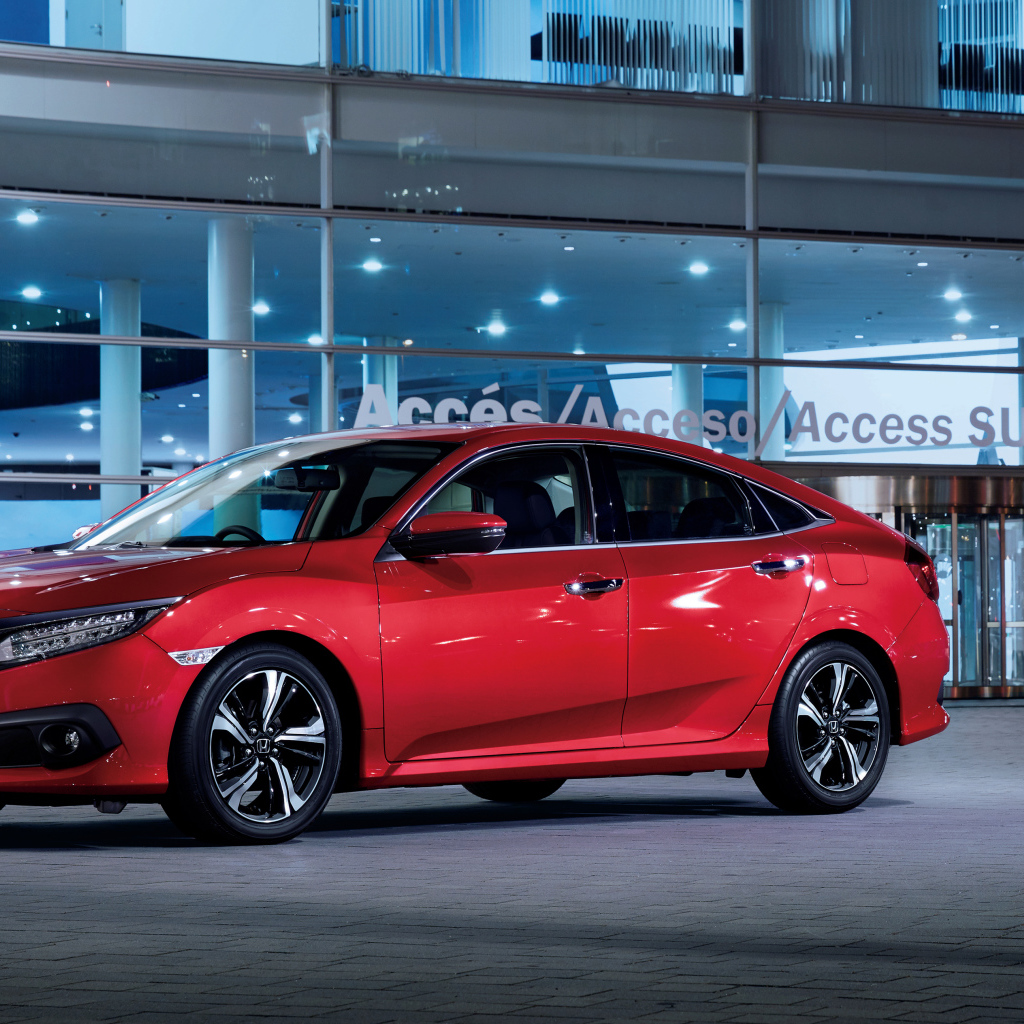 Стильный красный автомобиль Honda Civic в автосалоне