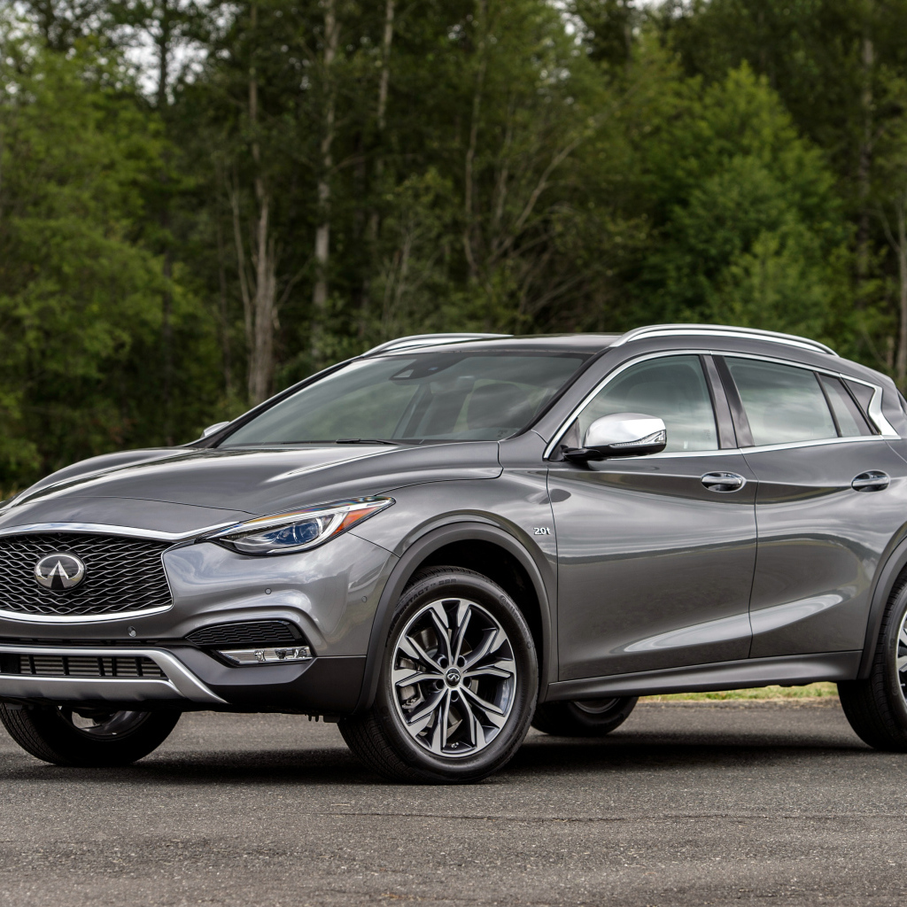 Серебристый автомобиль Infiniti QX30 2.0t AWD, 2017 