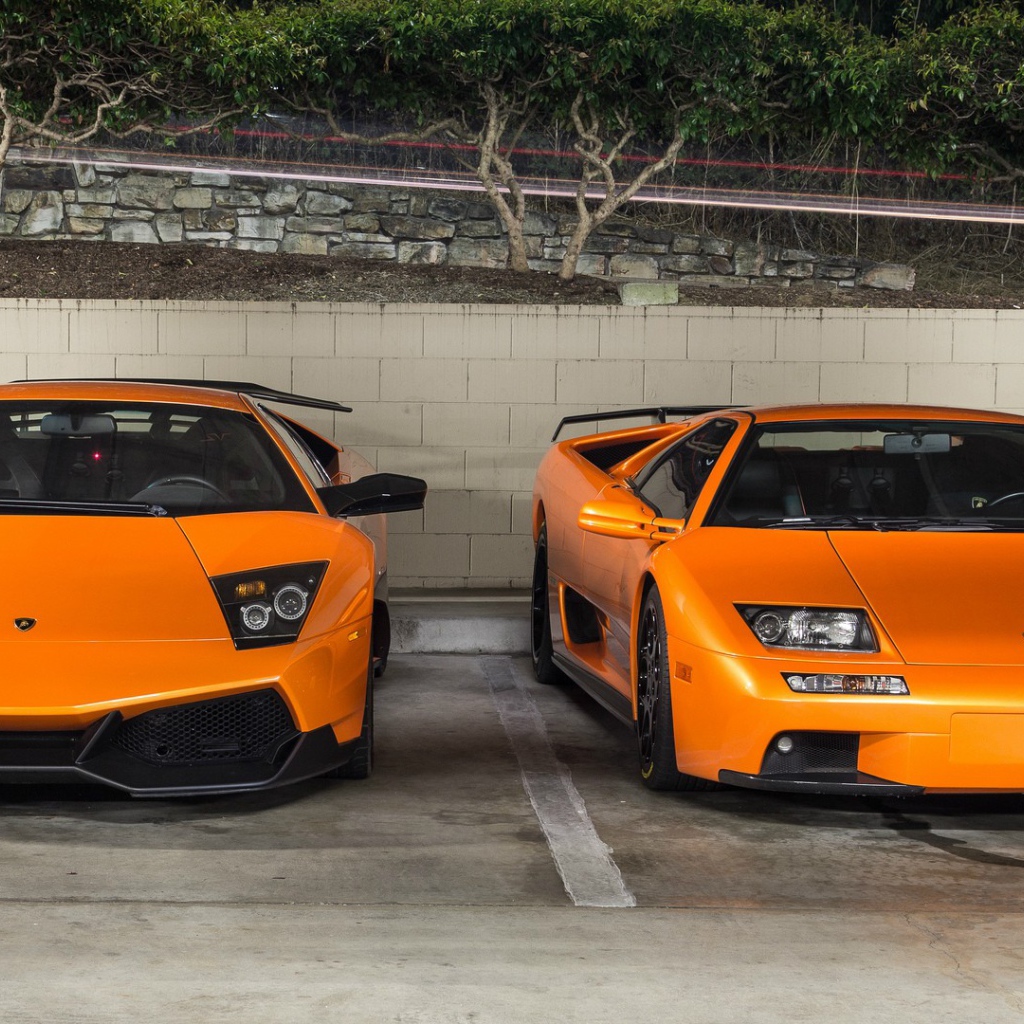 Оранжевые спортивные автомобили Lamborghini Murcielago и Lamborghini Diablo 
