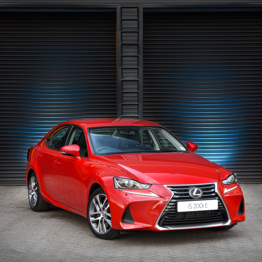 Красный автомобиль Lexus  IS 200t в гараже