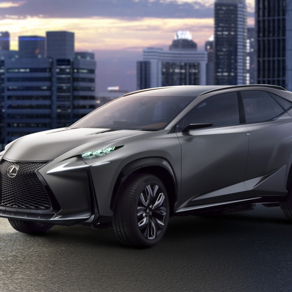 Серебристый кроссовер  Lexus LF-NX на фоне города