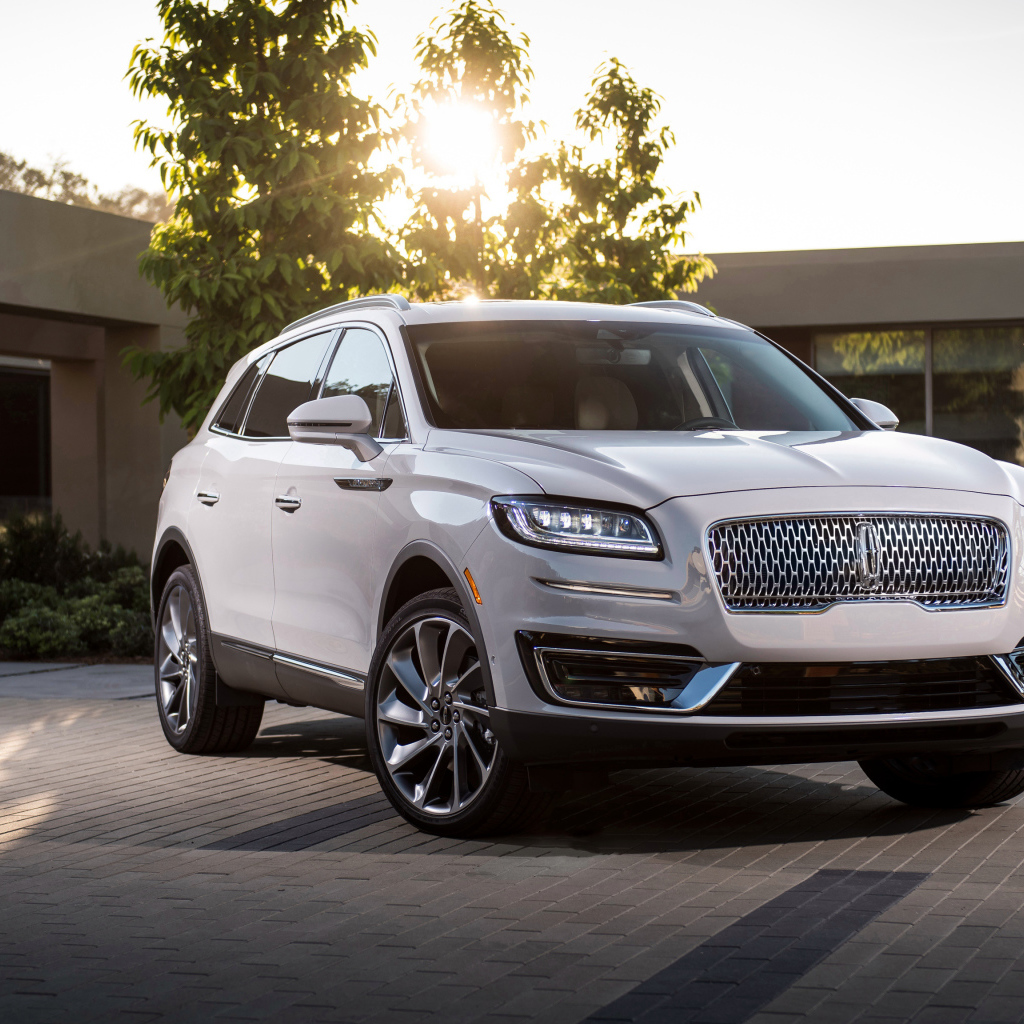 Новый белый внедорожник Lincoln Nautilus, 2019