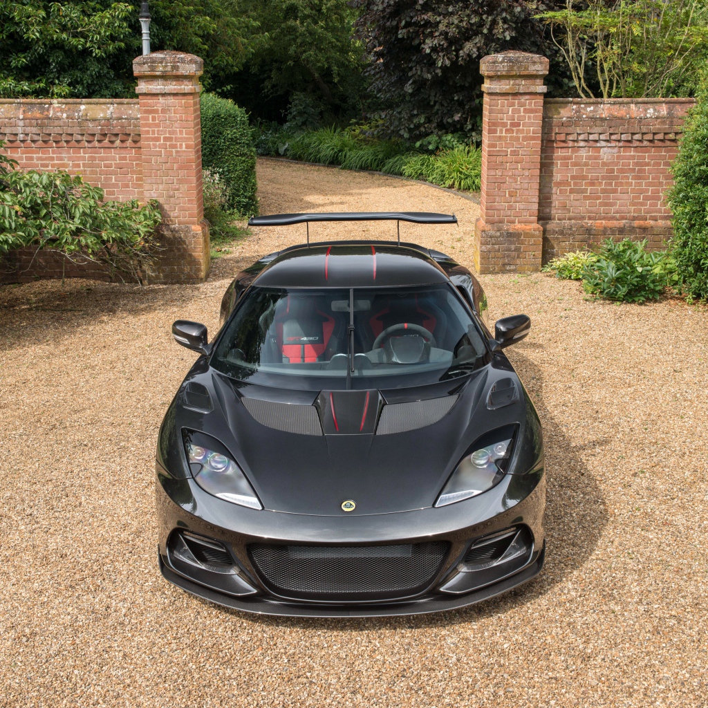 Черный автомобиль Lotus Evora GT430 вид спереди
