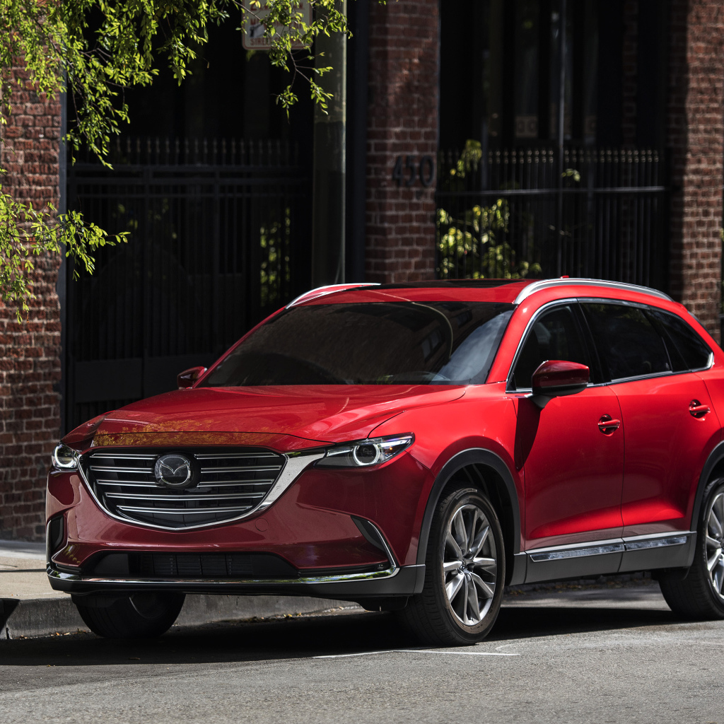 Красный автомобиль Mazda CX-9, 2017 
