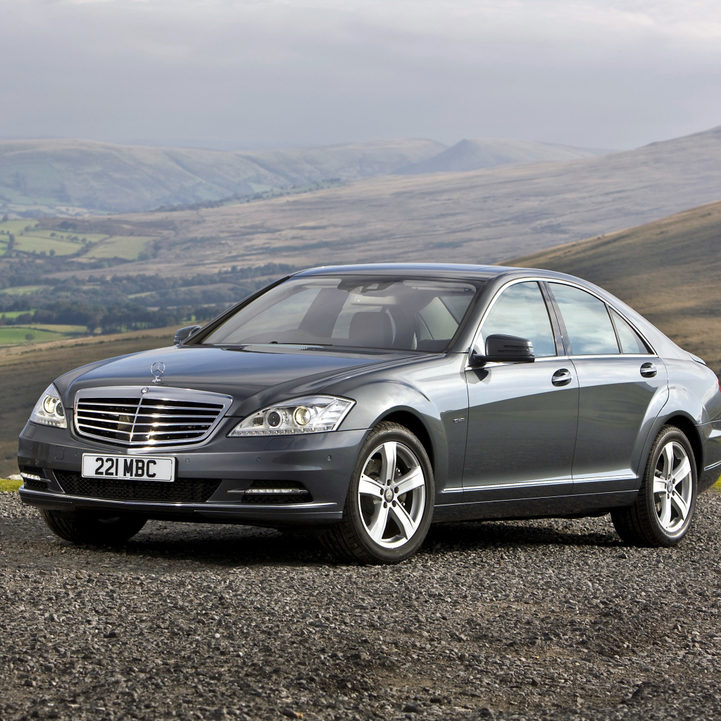 Автомобиль Mercedes-Benz S-Class цвет серебристый металлик 