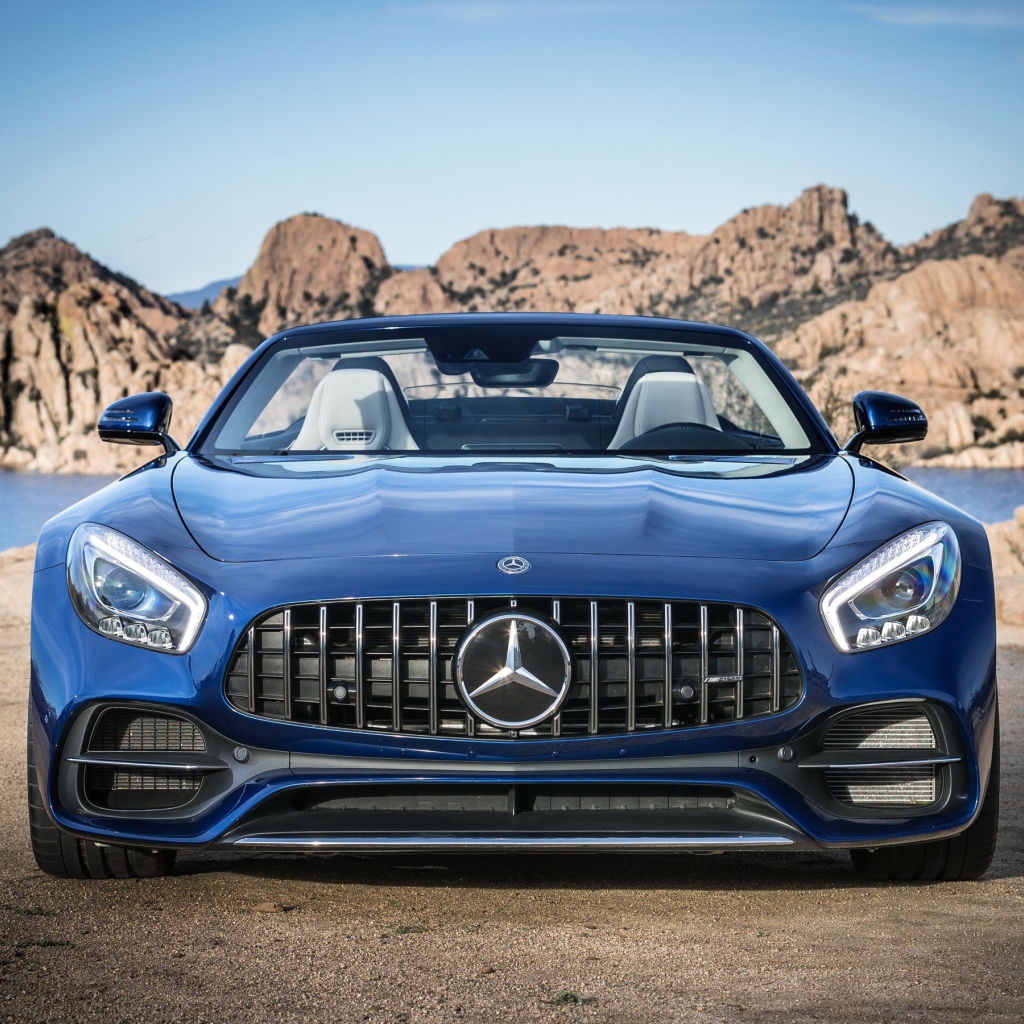 Автомобиль Mercedes AMG GT Roadster, 2017 года цвет синий металлик 