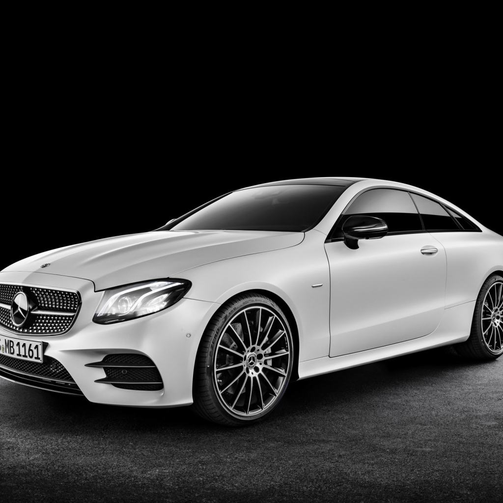 Серый автомобиль  Mercedes-Benz E-Class Coupe 2017