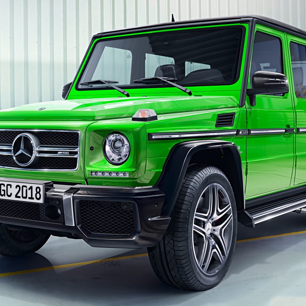 Зеленый внедорожник Mercedes-AMG G63