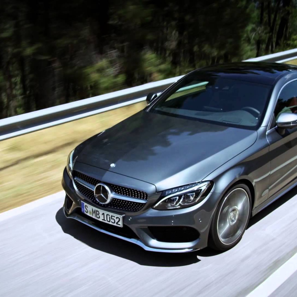 Mercedes-Benz C-Class Coupe 2017 года на трассе 