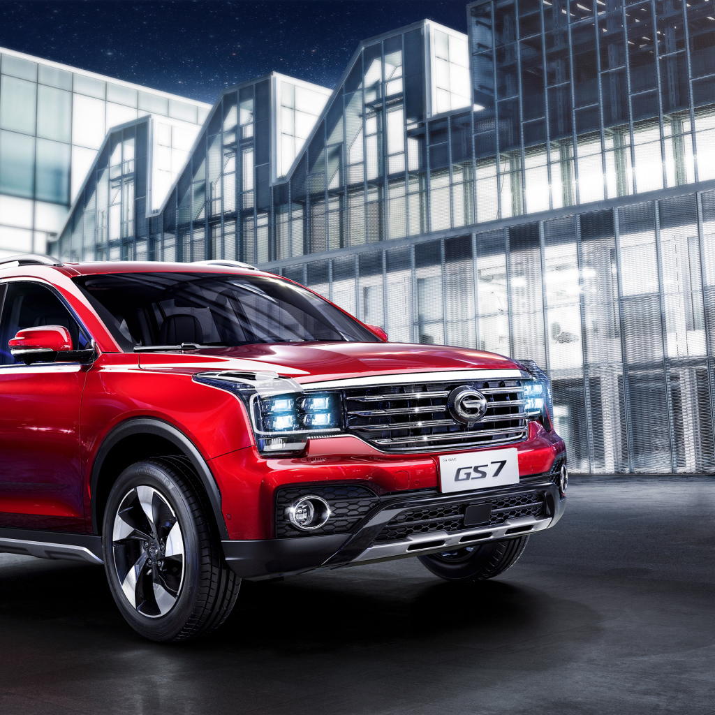 Красный автомобиль Trumpchi GS7