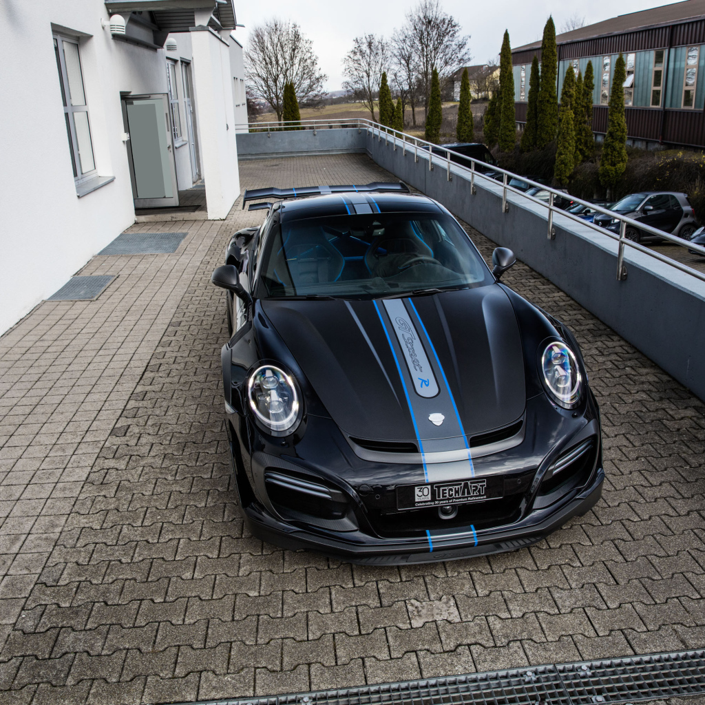 Черный автомобиль Porsche TechArt 911 Turbo GT Street R, 2017