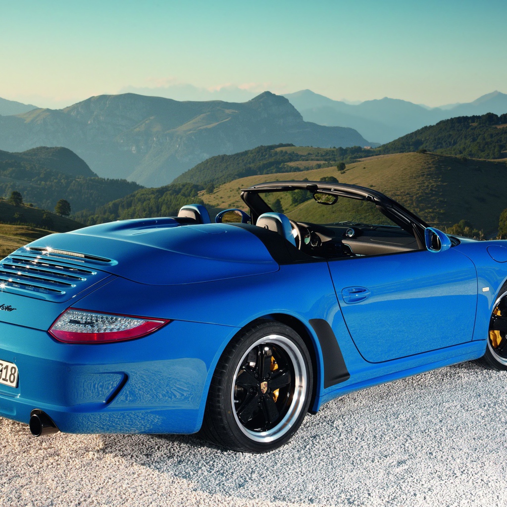 Синий кабриолет Porsche 919, вид сзади 