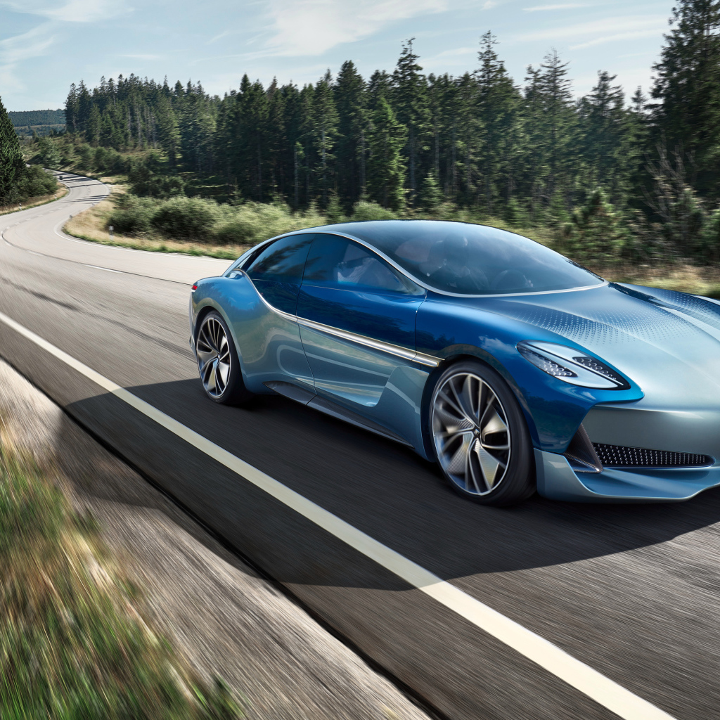 Синий автомобиль Borgward Isabella Concept, 2017 на трассе