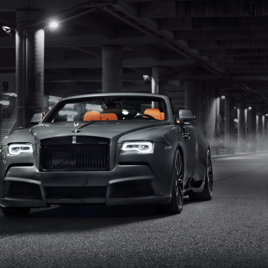 Серебристый автомобиль Rolls-Royce Dawn Overdose, 2017