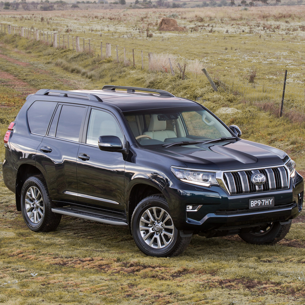 Черный внедорожник Toyota  Land Cruiser Prado, 2017