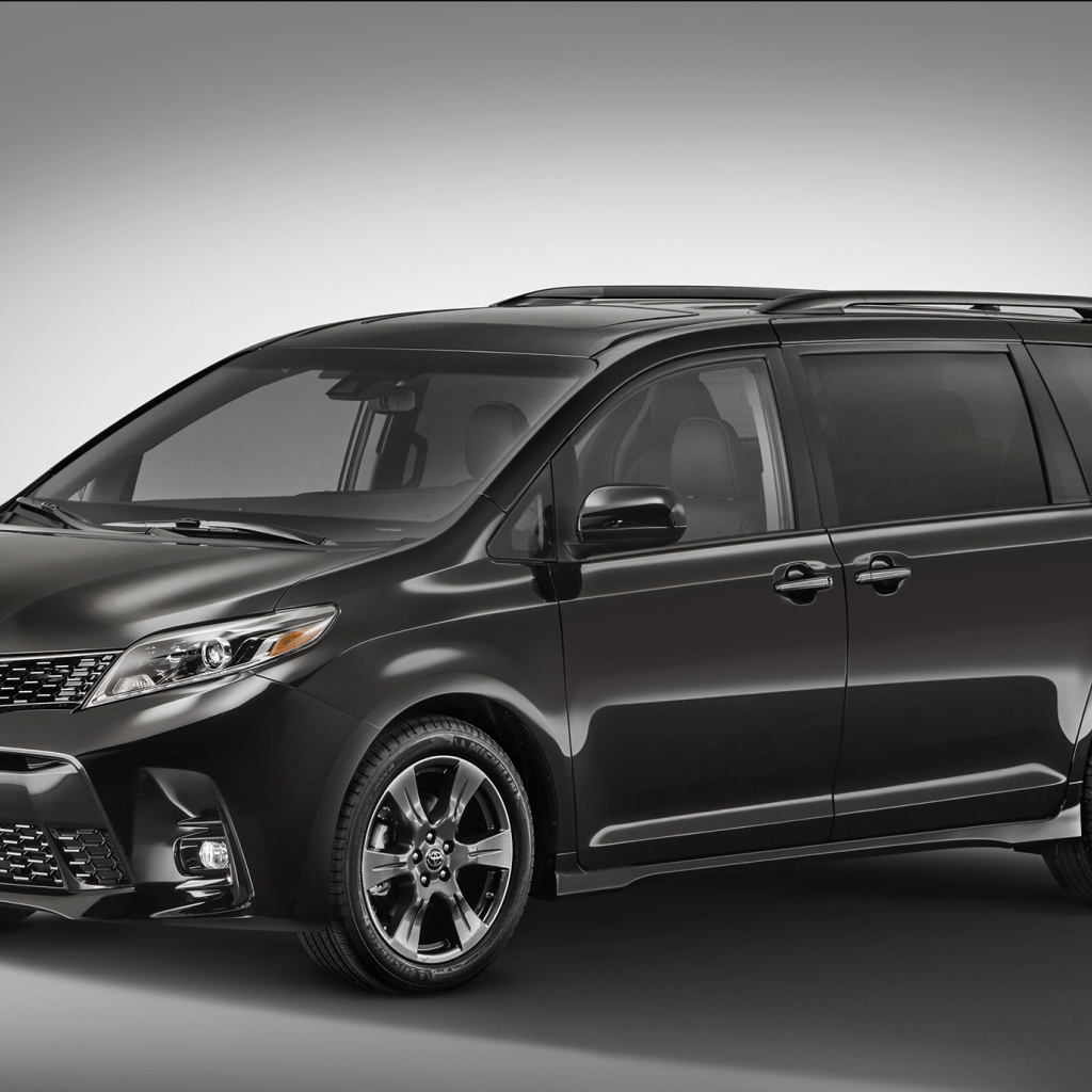 Минивэн Toyota Sienna, 2018 на сером фоне