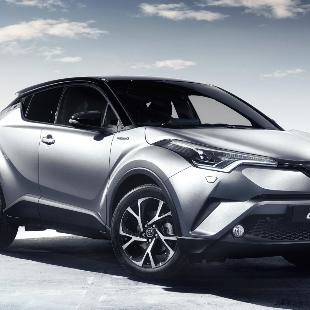 Серебристый кроссовера Toyota C-HR 2017 года 