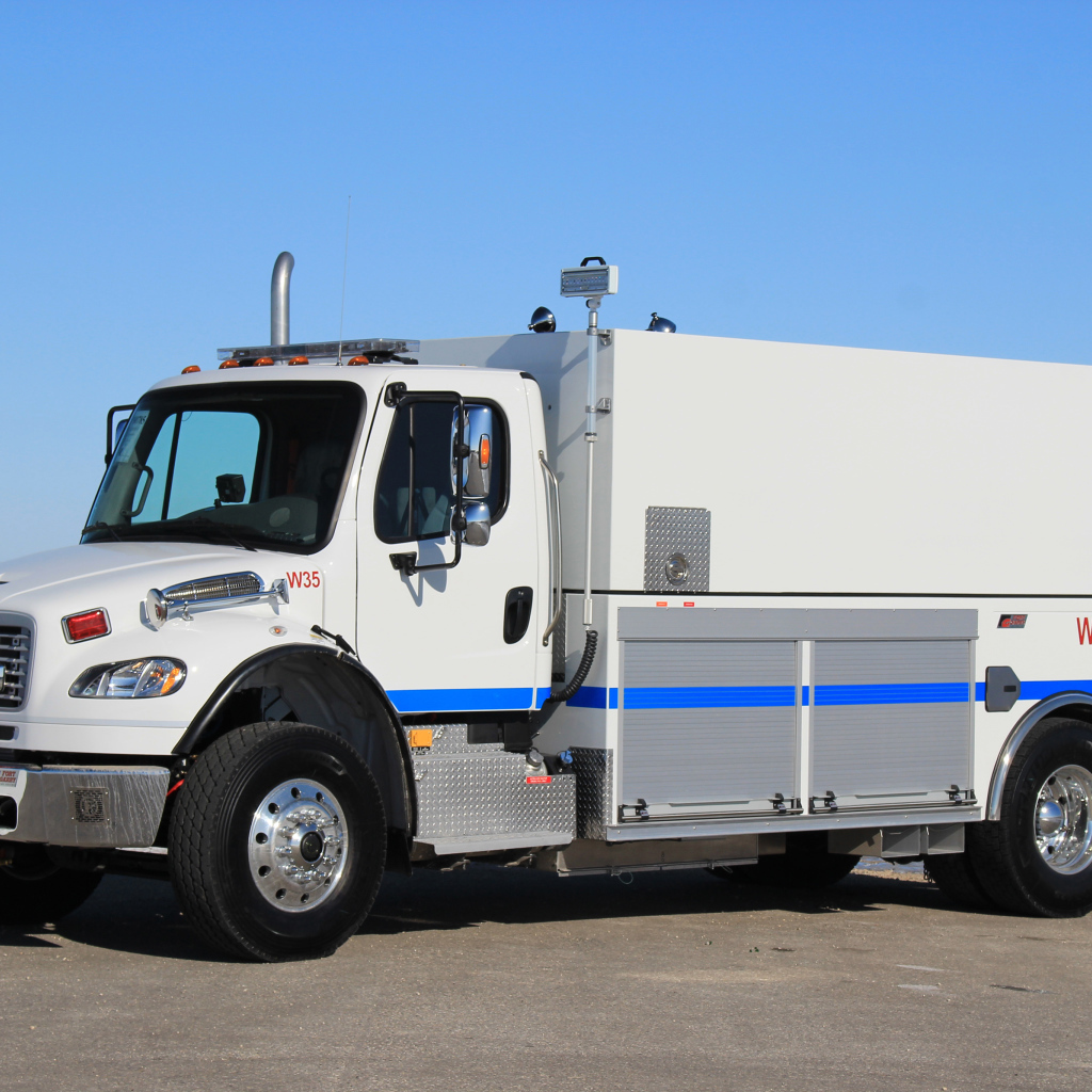 Грузовик Freightliner Business Class M2 106 Grusader Tanker, 2017 года