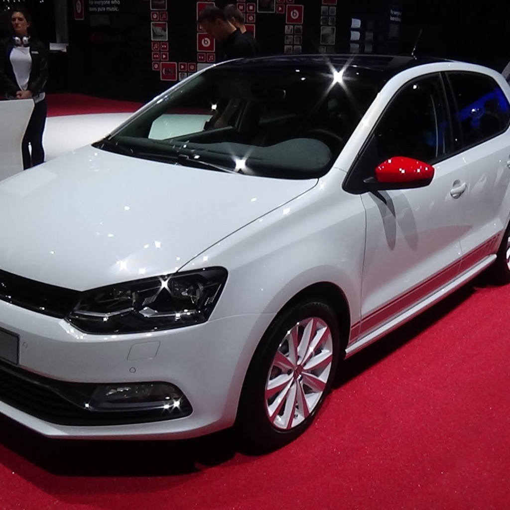 Презентация белого Volkswagen Polo 2017 года 